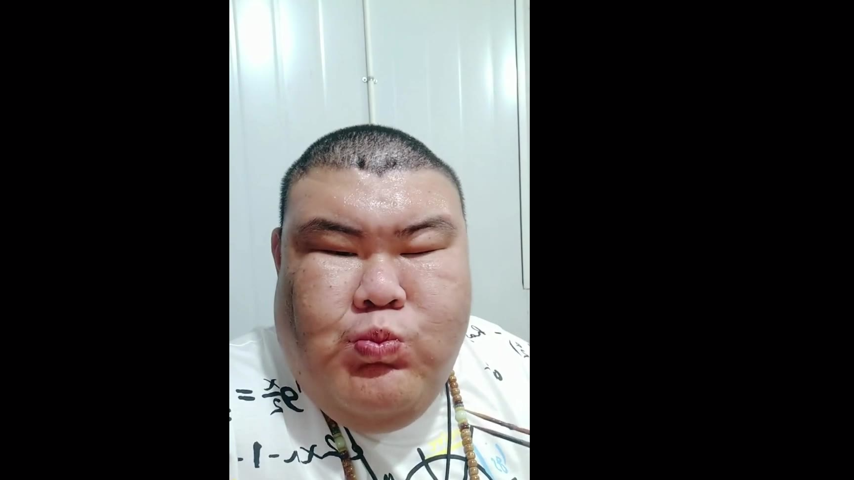 (下饭必备)我寻思这群人是返祖了吗?全是生菜沾大酱?